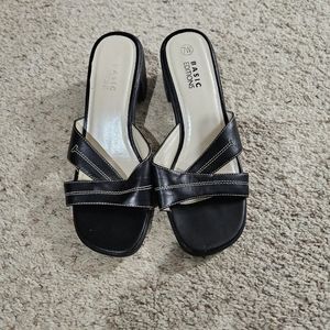 Basic Editions black /white sandals, 7W.